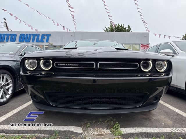 2023 Dodge Challenger SXT photo 2