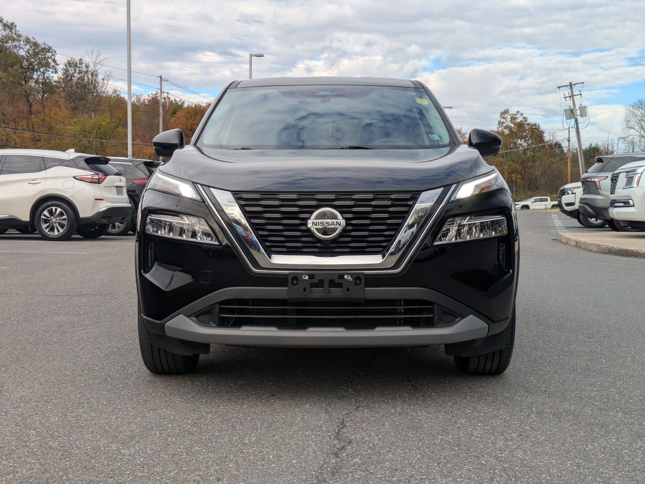2021 Nissan Rogue SV photo 2