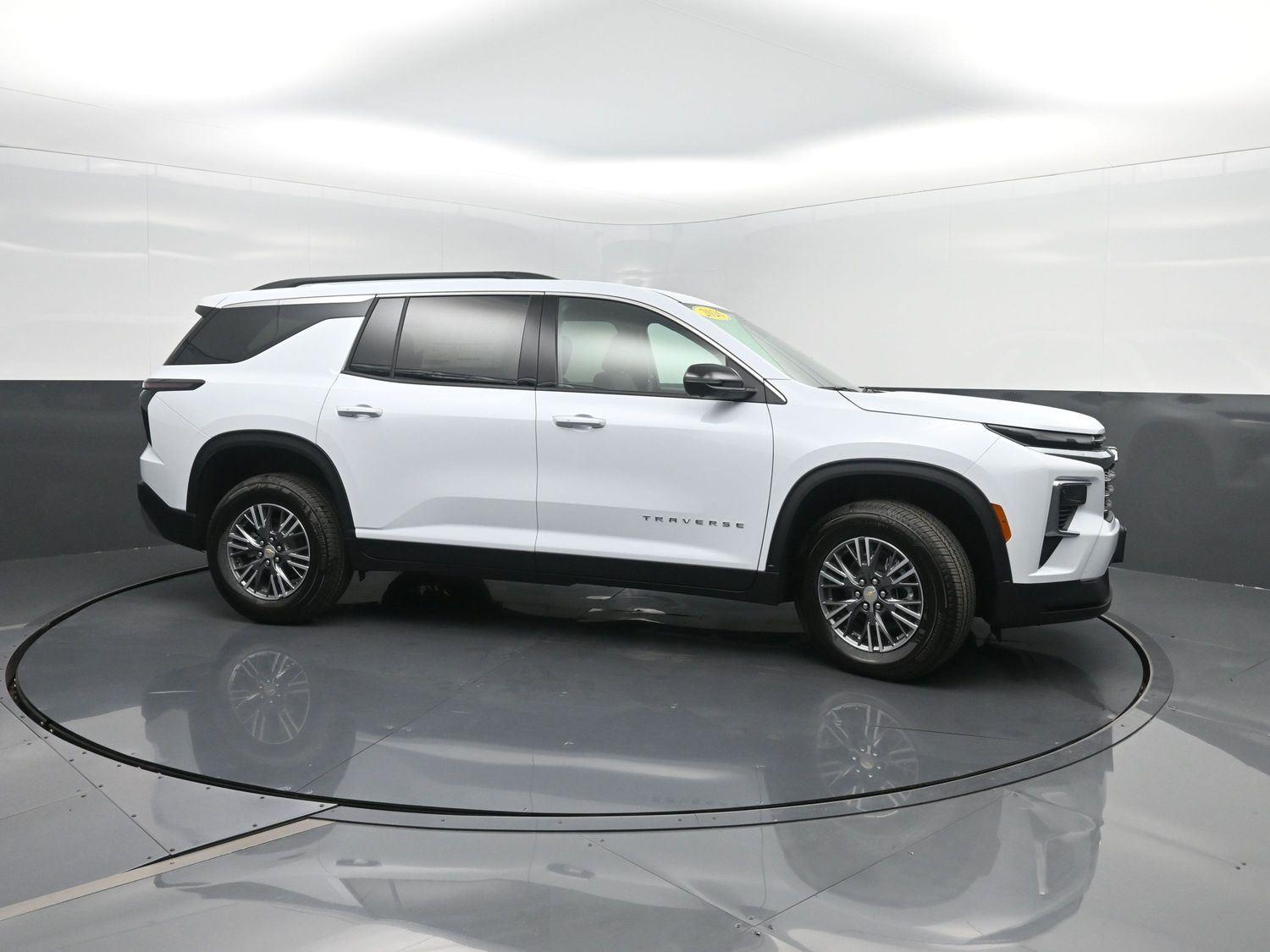 2026 Chevrolet Traverse photo 3