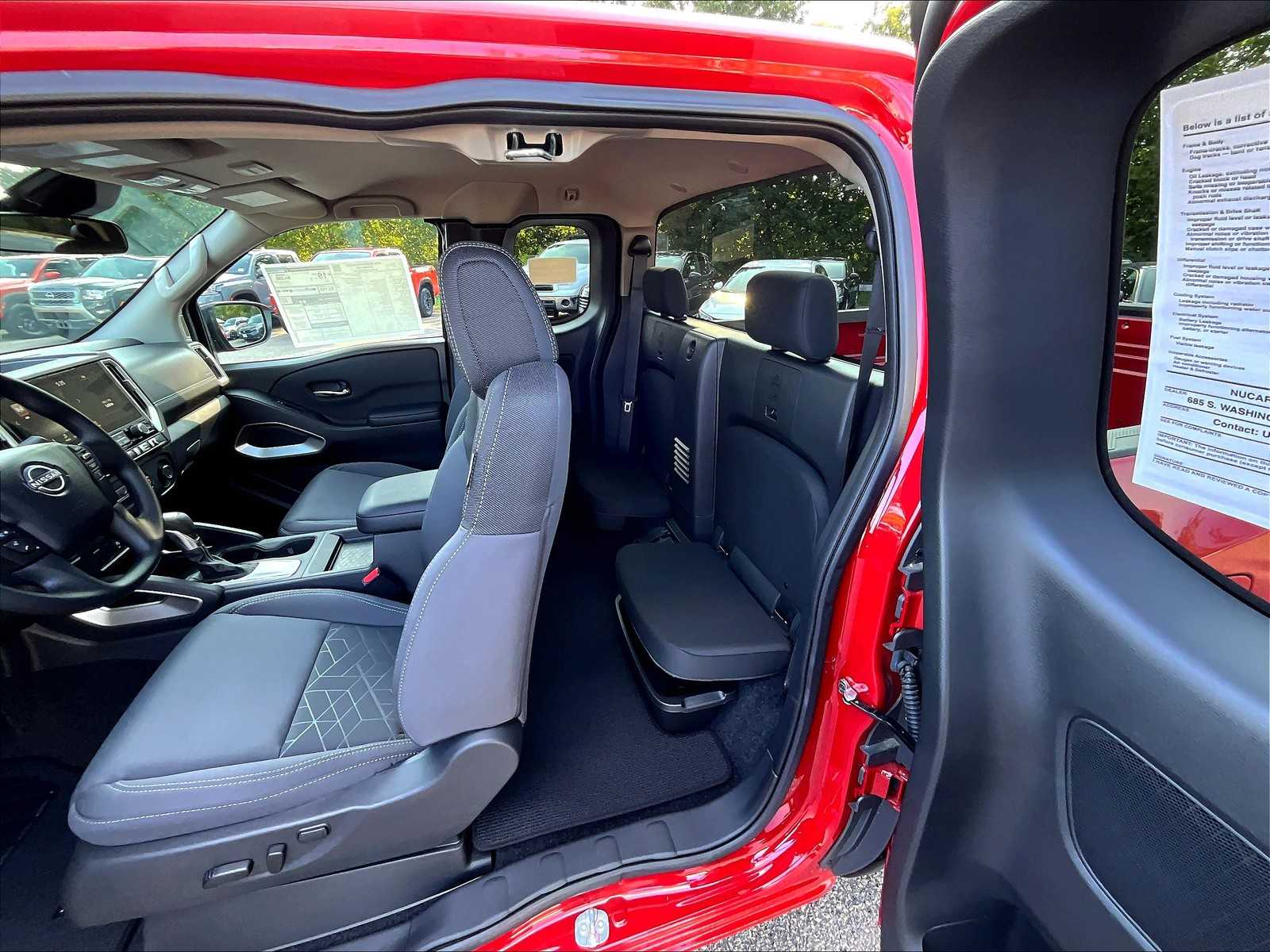 2025 Nissan Frontier SV photo 15