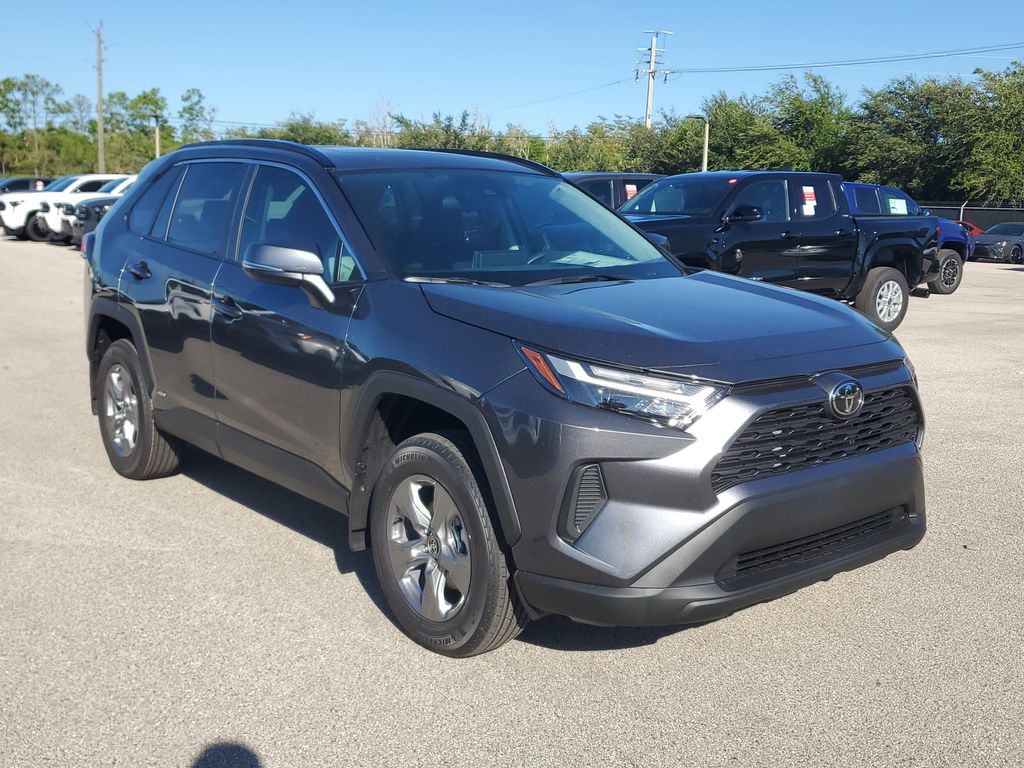 2025 Toyota RAV4 Hybrid XLE photo 3