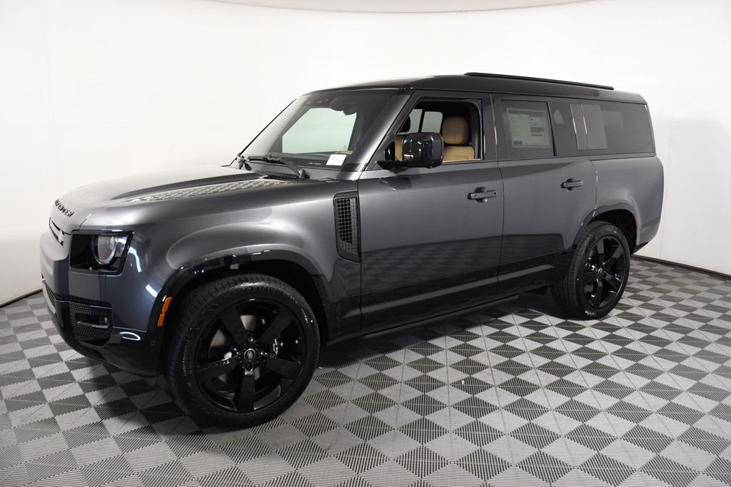 2025 Land Rover Defender 130 V8 photo 2