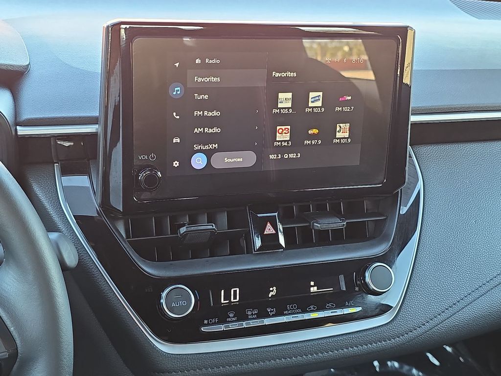2025 Toyota Corolla SE photo 13