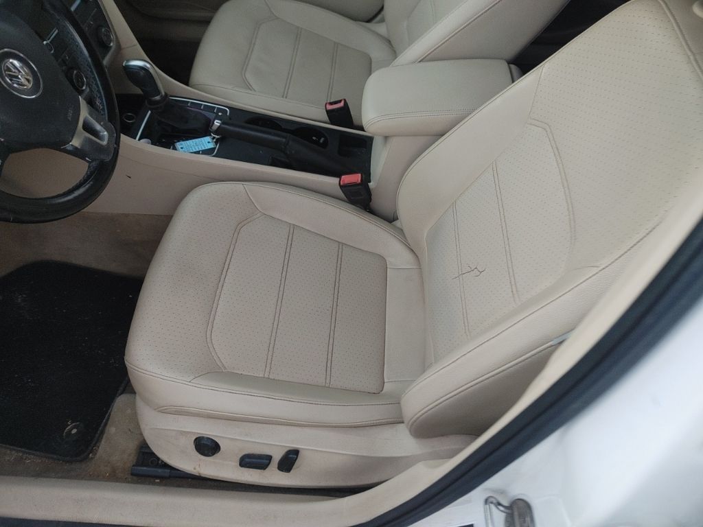 2015 Volkswagen Passat Limited photo 12
