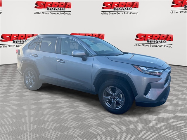 2024 Toyota RAV4 XLE's photo