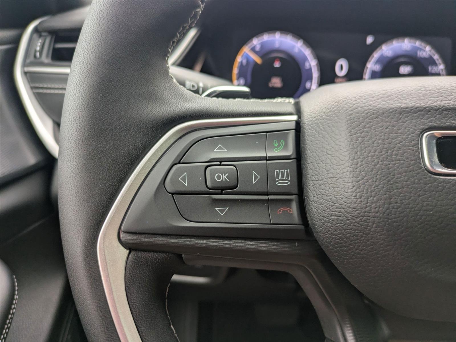 2025 Jeep Grand Cherokee Laredo X photo 13