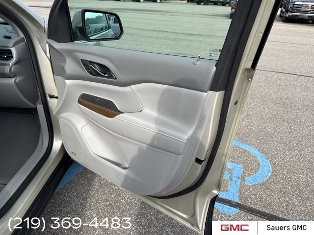 2017 Gmc Acadia SLE photo 28