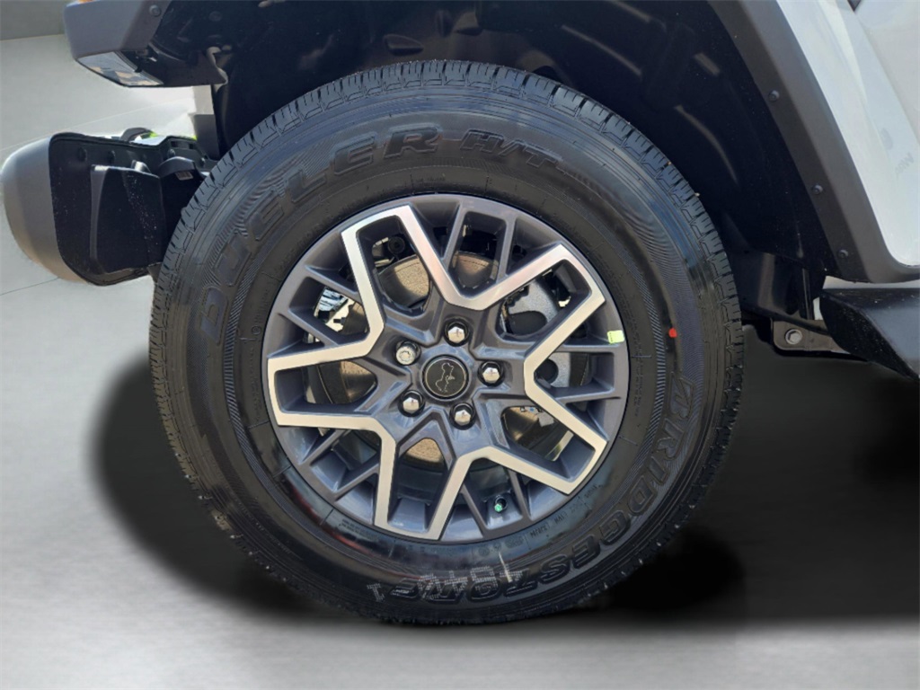 2025 Jeep Wrangler Sahara photo 21