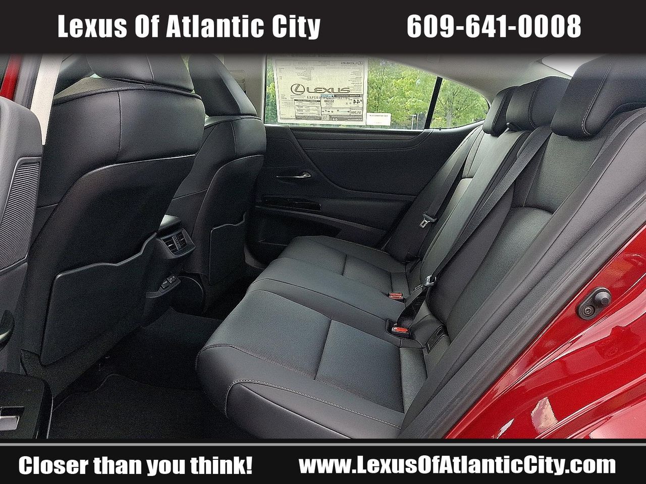 2025 Lexus ES 300h photo 10