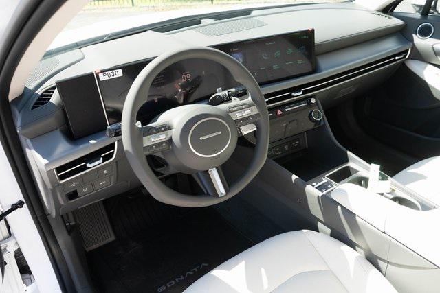 2025 Hyundai Sonata SEL photo 4