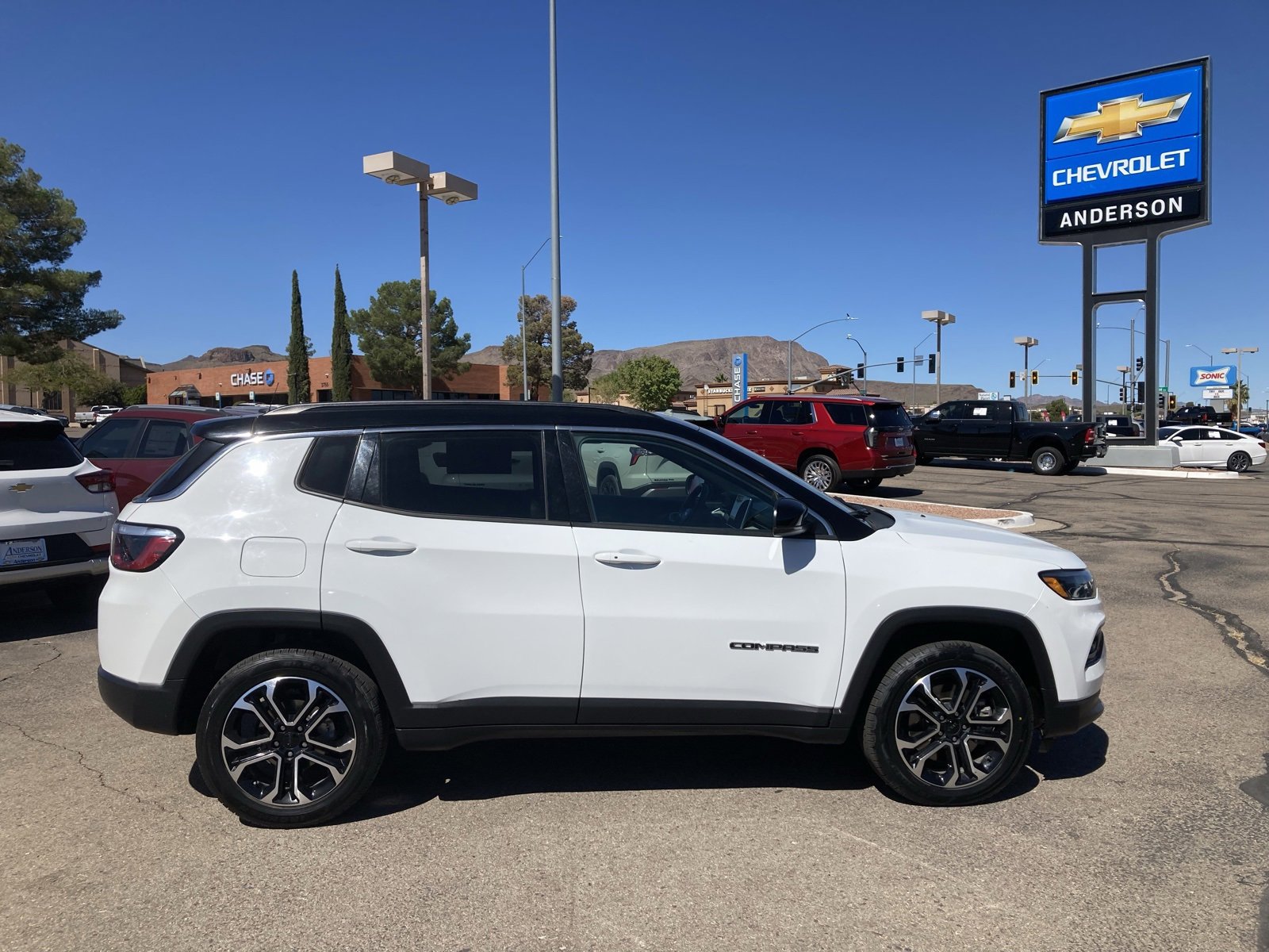 2023 Jeep Compass Limited photo 3
