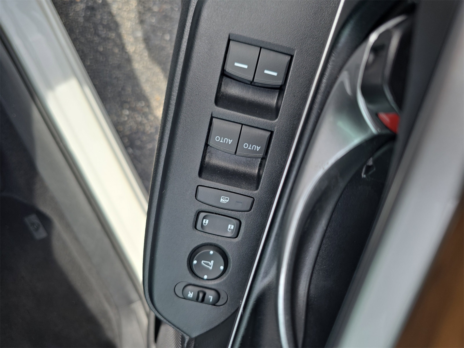 2022 Honda CR-V Hybrid Touring photo 12