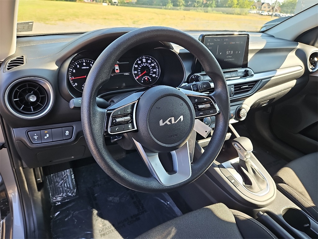 2023 Kia Forte LXS photo 24