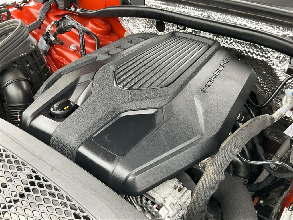 2023 Porsche Macan Base photo 13
