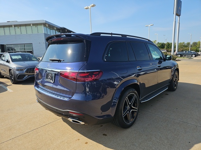 2026 Mercedes Benz GLS 450 4MATIC photo 2