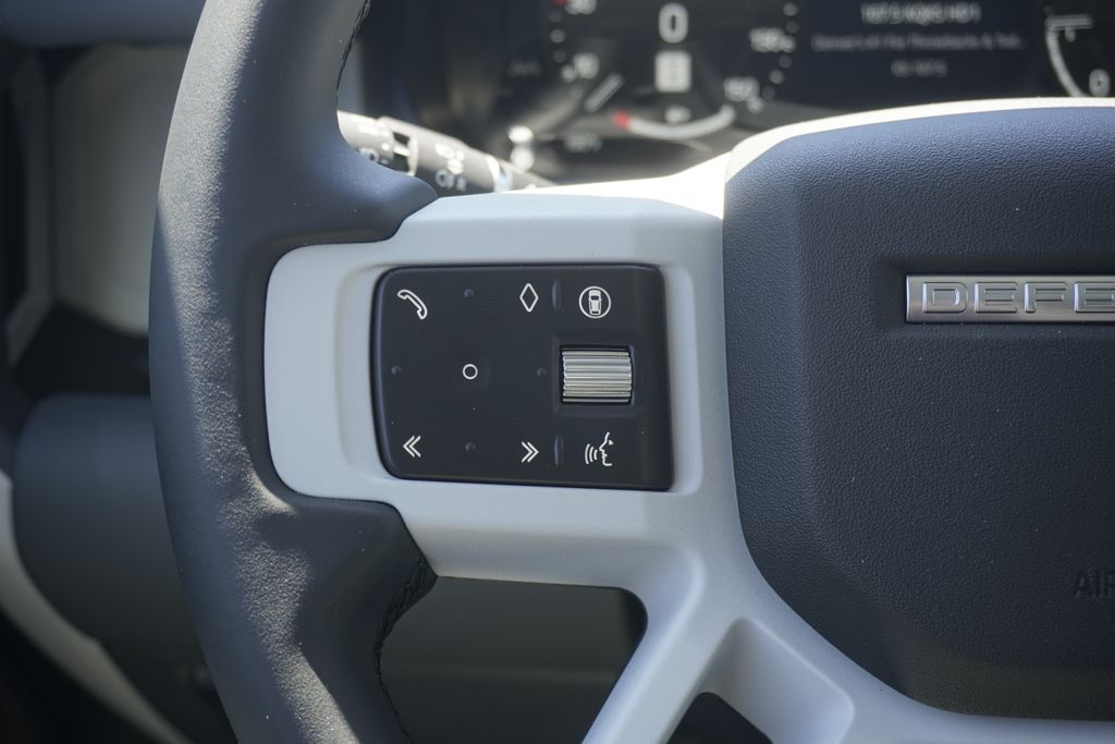 2025 Land Rover Defender 90 X-Dynamic SE photo 12