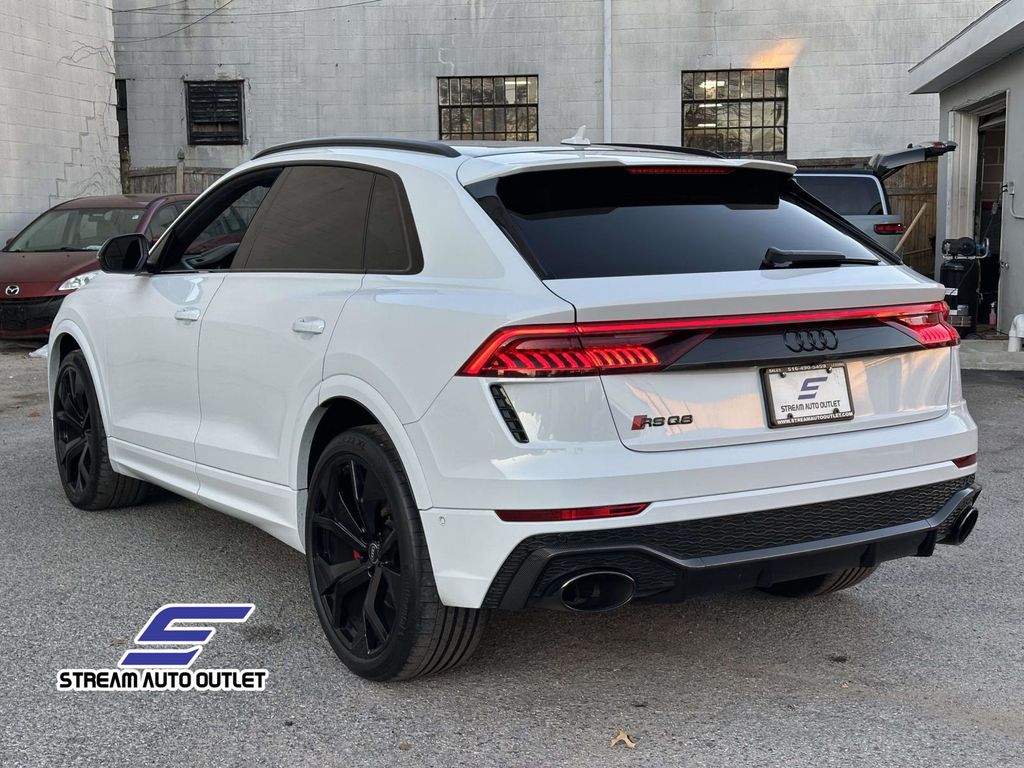 2024 Audi RS Q8 photo 4