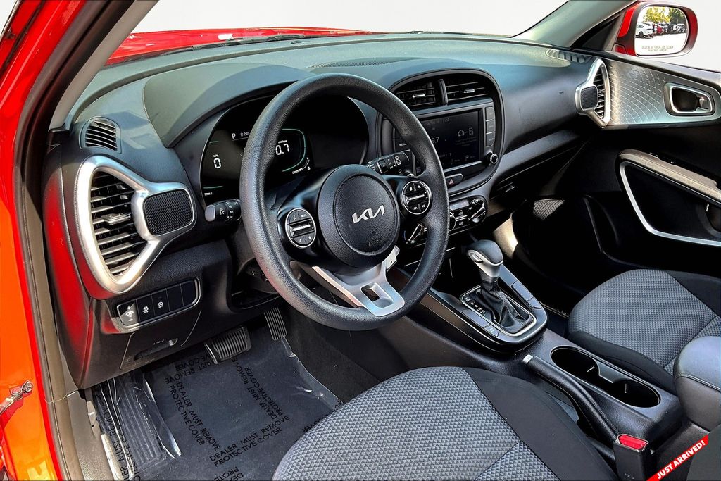 2023 Kia Soul LX photo 12