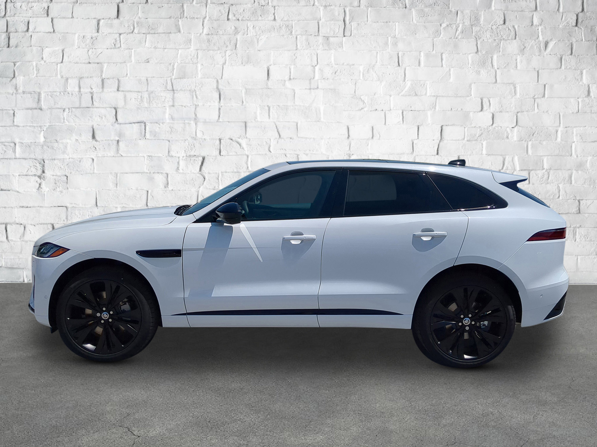 2026 Jaguar F-PACE P400 R-Dynamic S photo 3