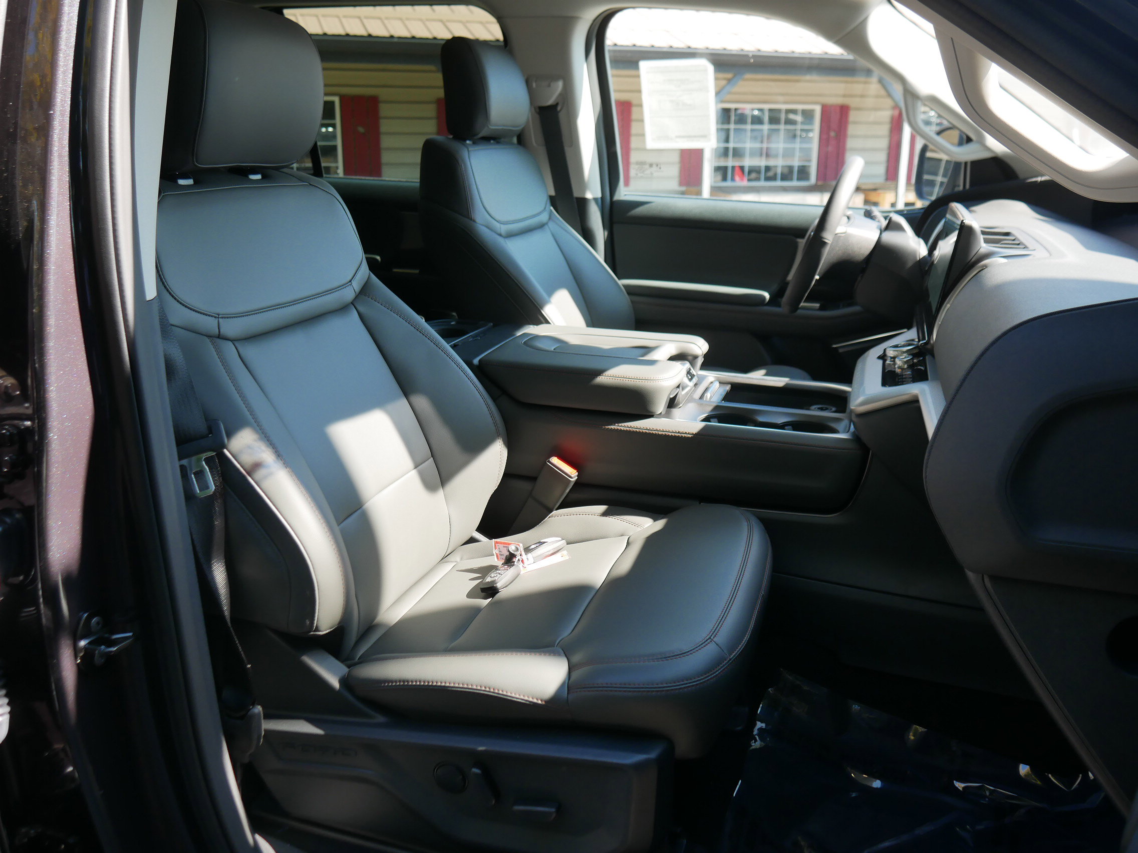2025 Ford Expedition photo 27
