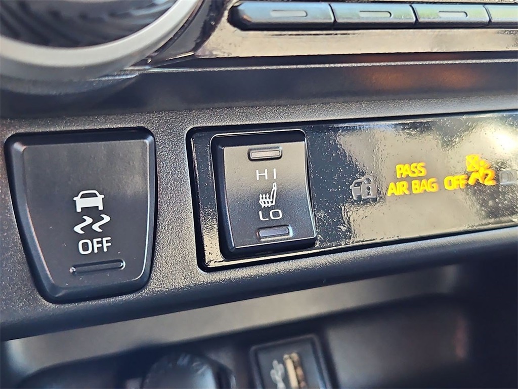 2023 Toyota RAV4 Hybrid XLE photo 22