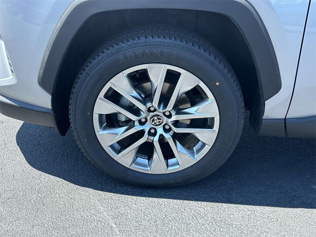 2021 Toyota RAV4 XLE Premium photo 28