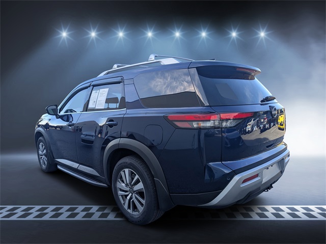 2022 Nissan Pathfinder SL photo 5