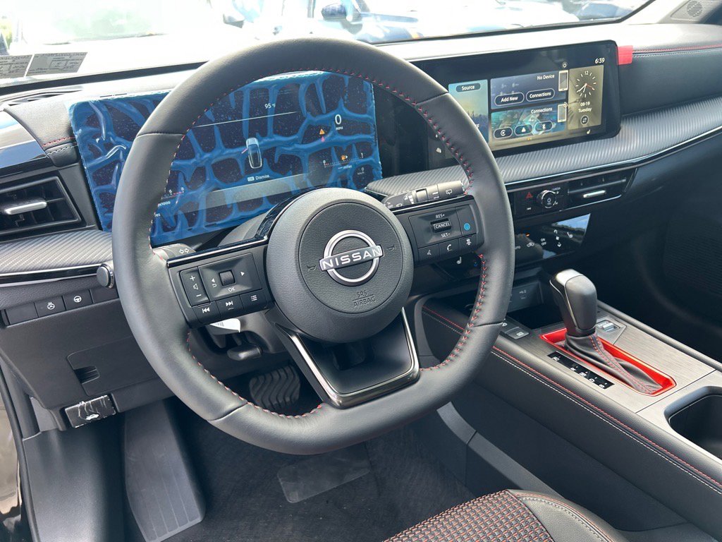 2025 Nissan Kicks SR photo 5