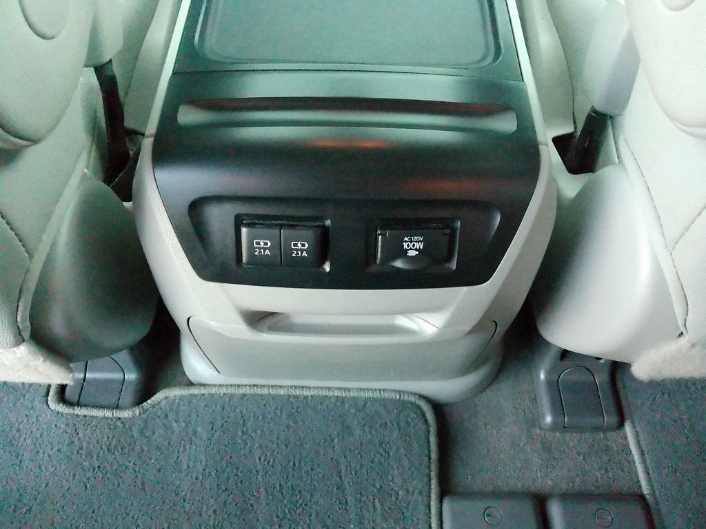2018 Toyota Sienna XLE photo 25