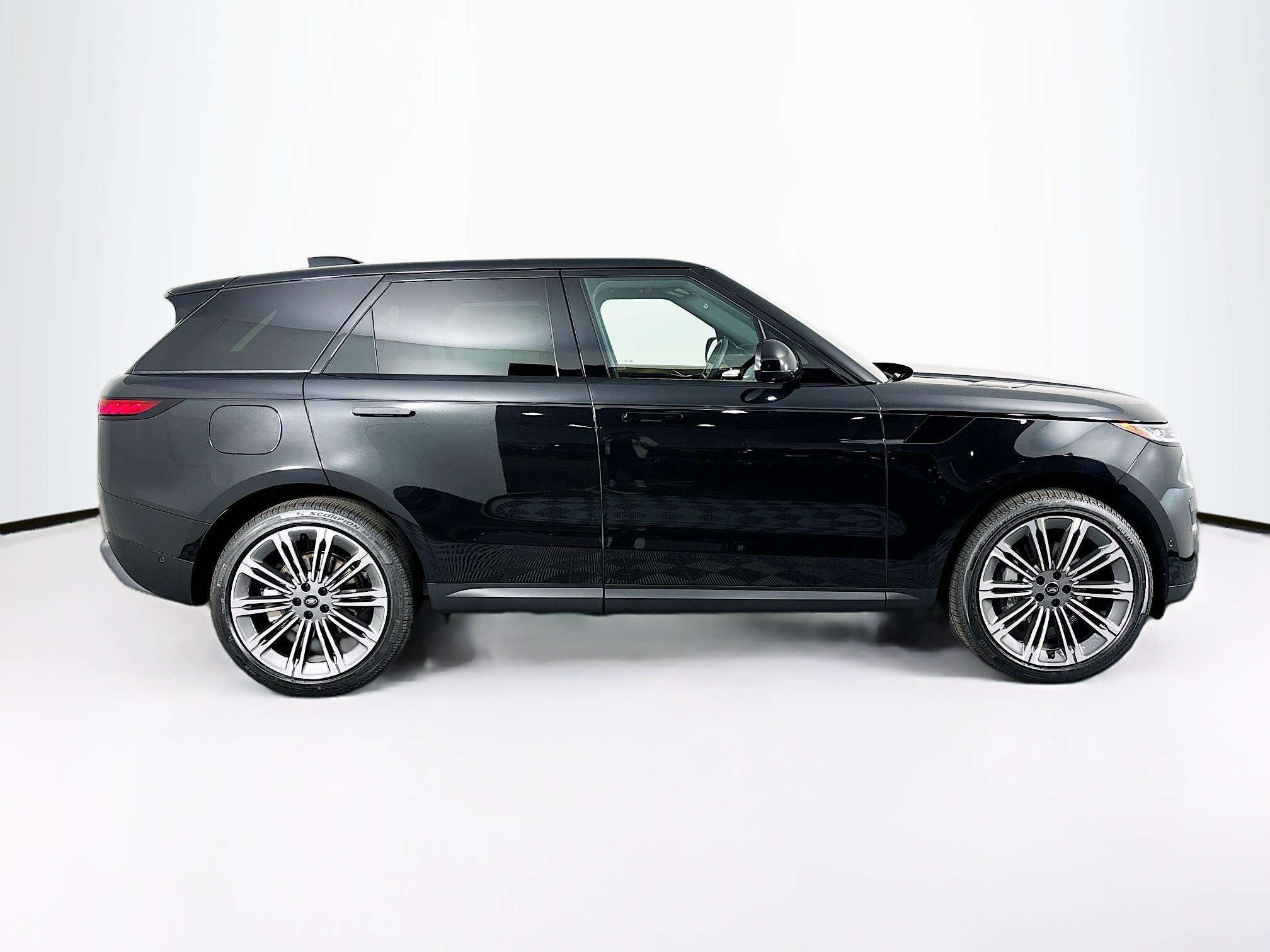 2025 Land Rover Range Rover Sport SE photo 3