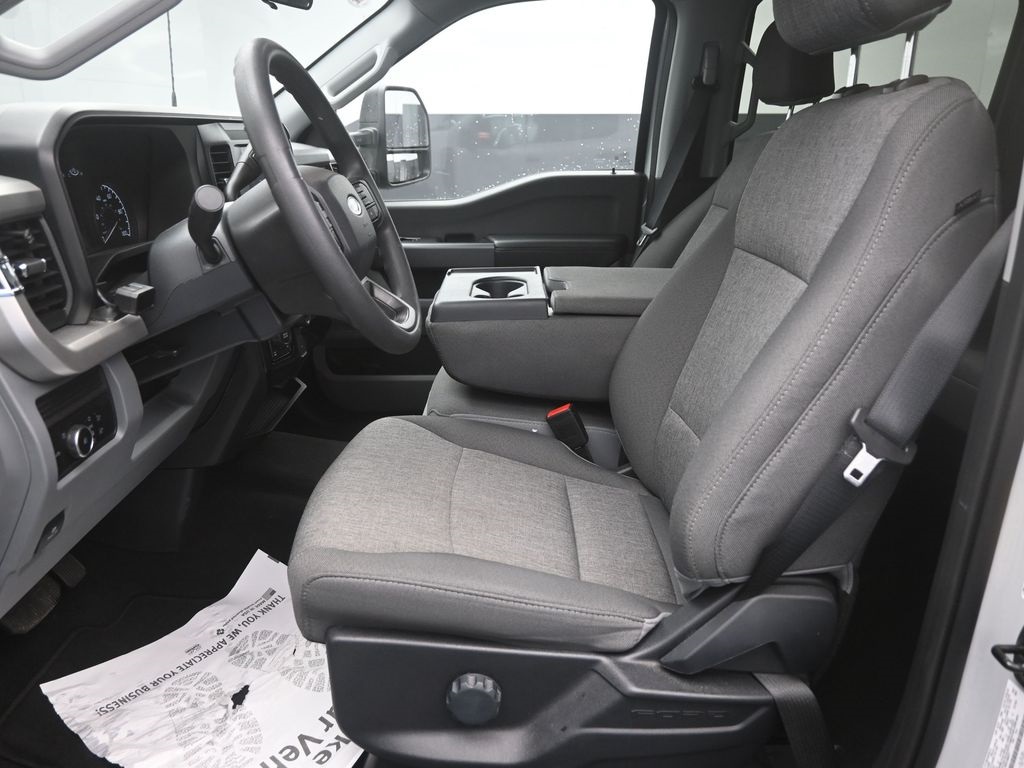 2025 Ford F-250 photo 18