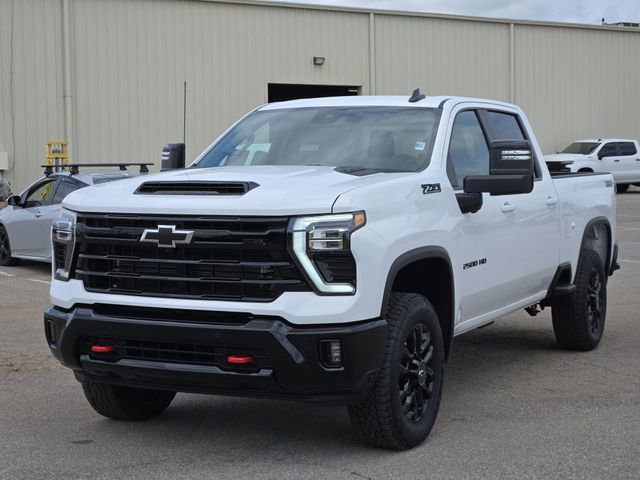 2025 Chevrolet Silverado 2500HD LT photo 2