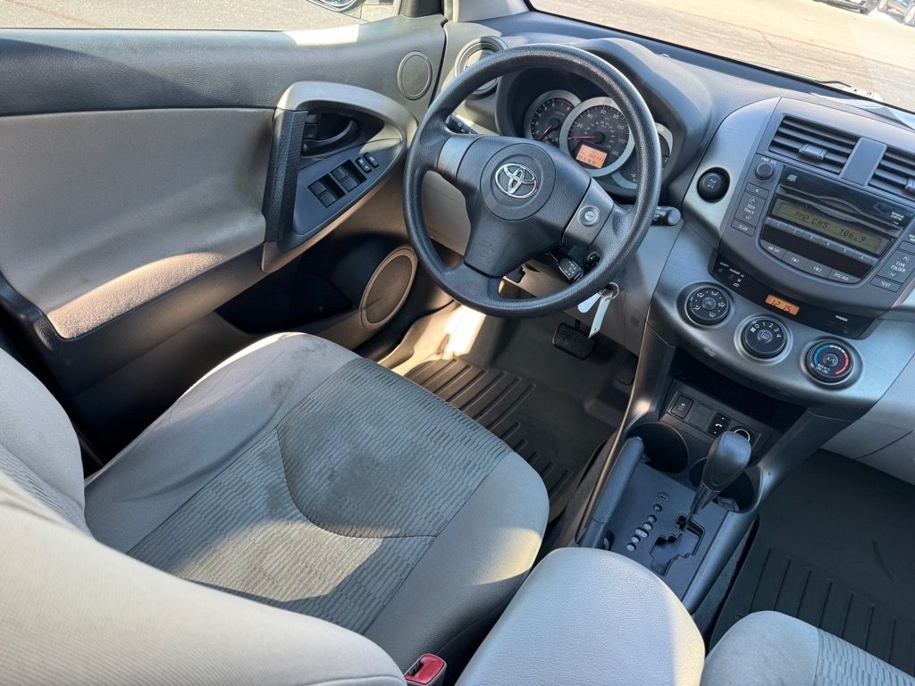 2011 Toyota RAV4 Base photo 4