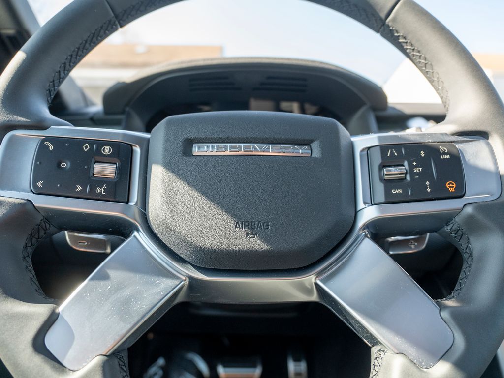 2025 Land Rover Discovery SE photo 10