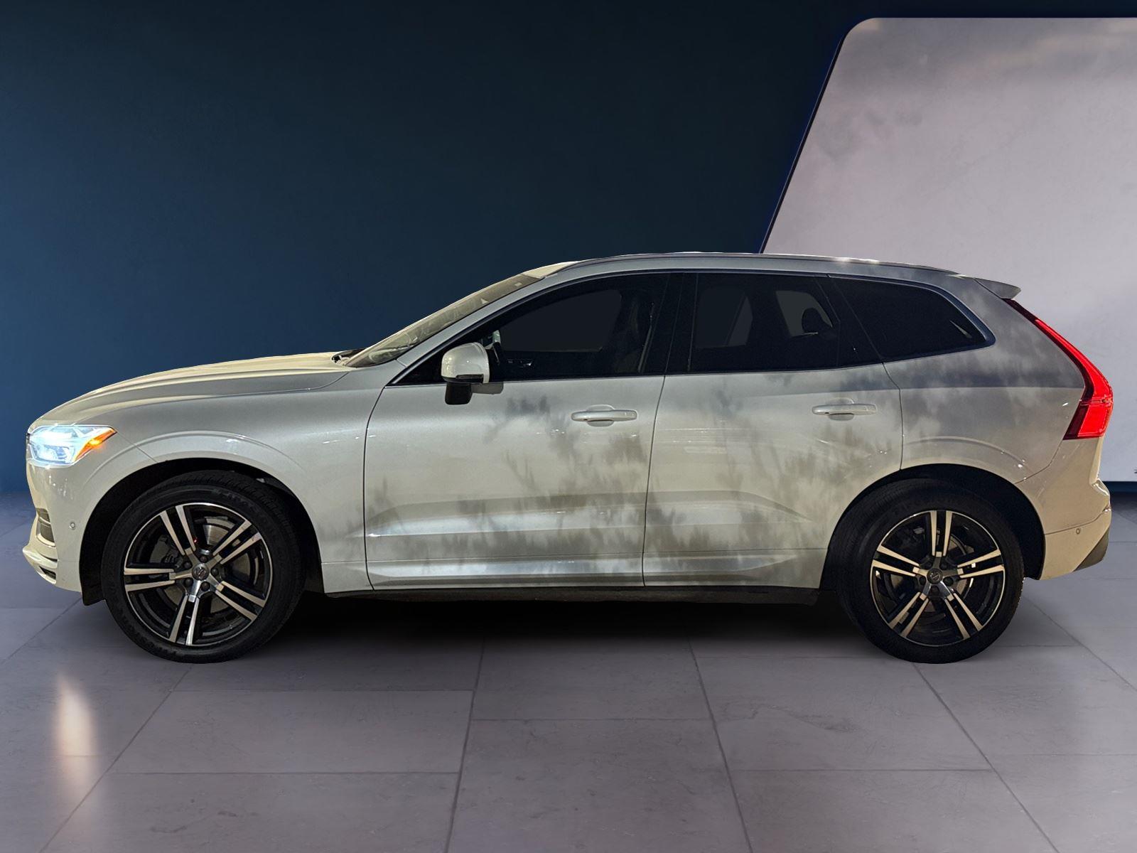 2018 Volvo XC60 Momentum photo 2