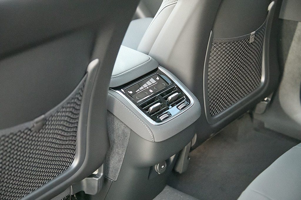 2026 VOLVO XC90 - Image 18