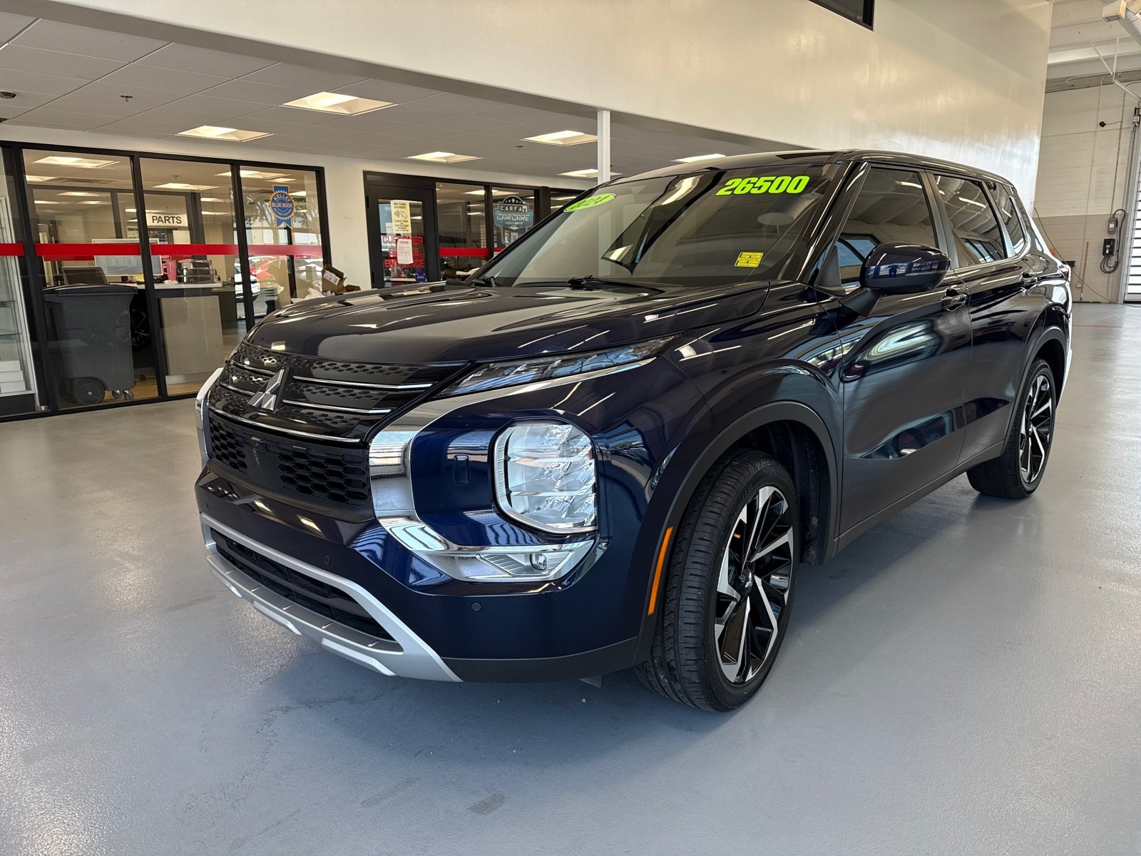 Used 2024 BLUE Mitsubishi SE image 1