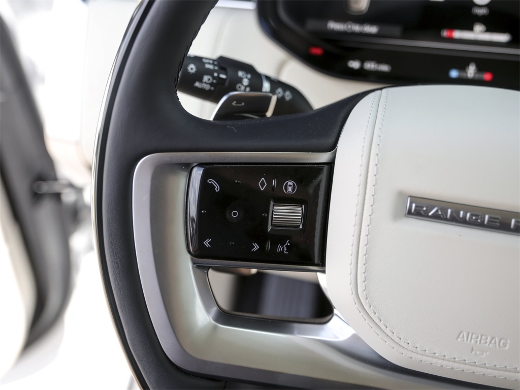 2025 Land Rover Range Rover SE photo 16