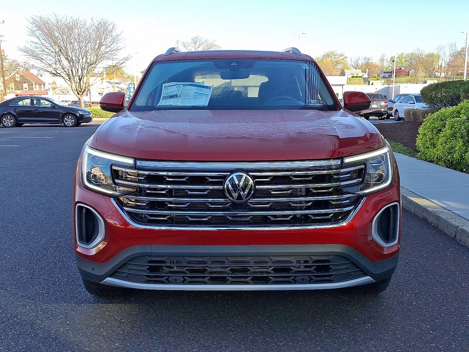 2025 Volkswagen Atlas SEL photo 2