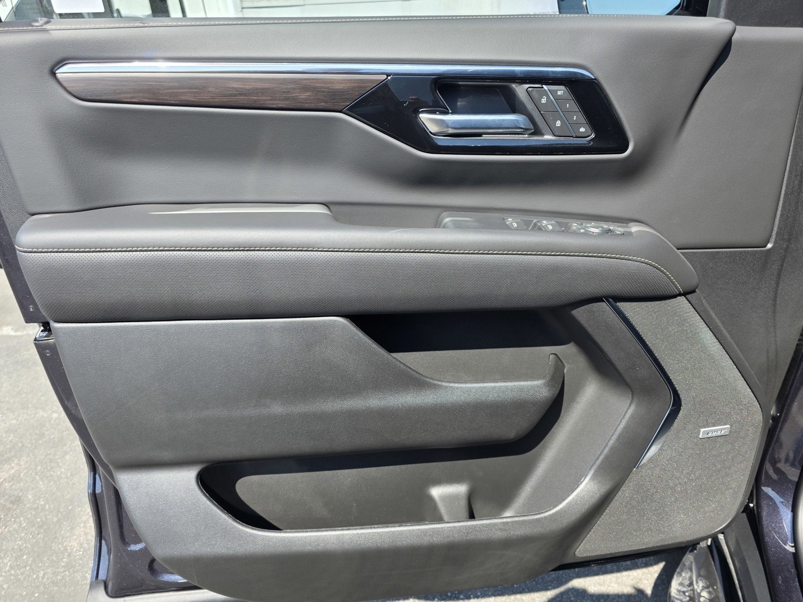 2025 Chevrolet Suburban Premier photo 21