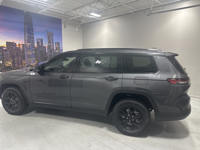 2025 Jeep Grand Cherokee Altitude X photo 2