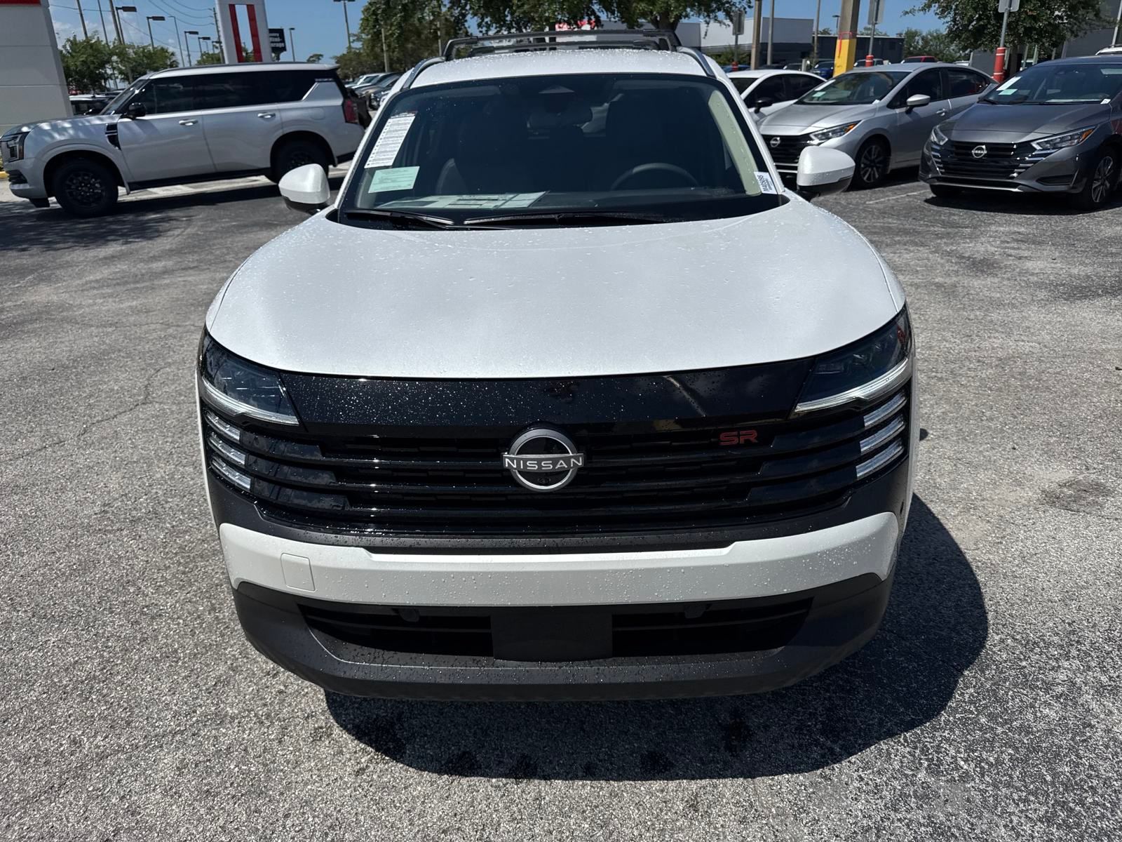 2025 Nissan Kicks SR photo 2