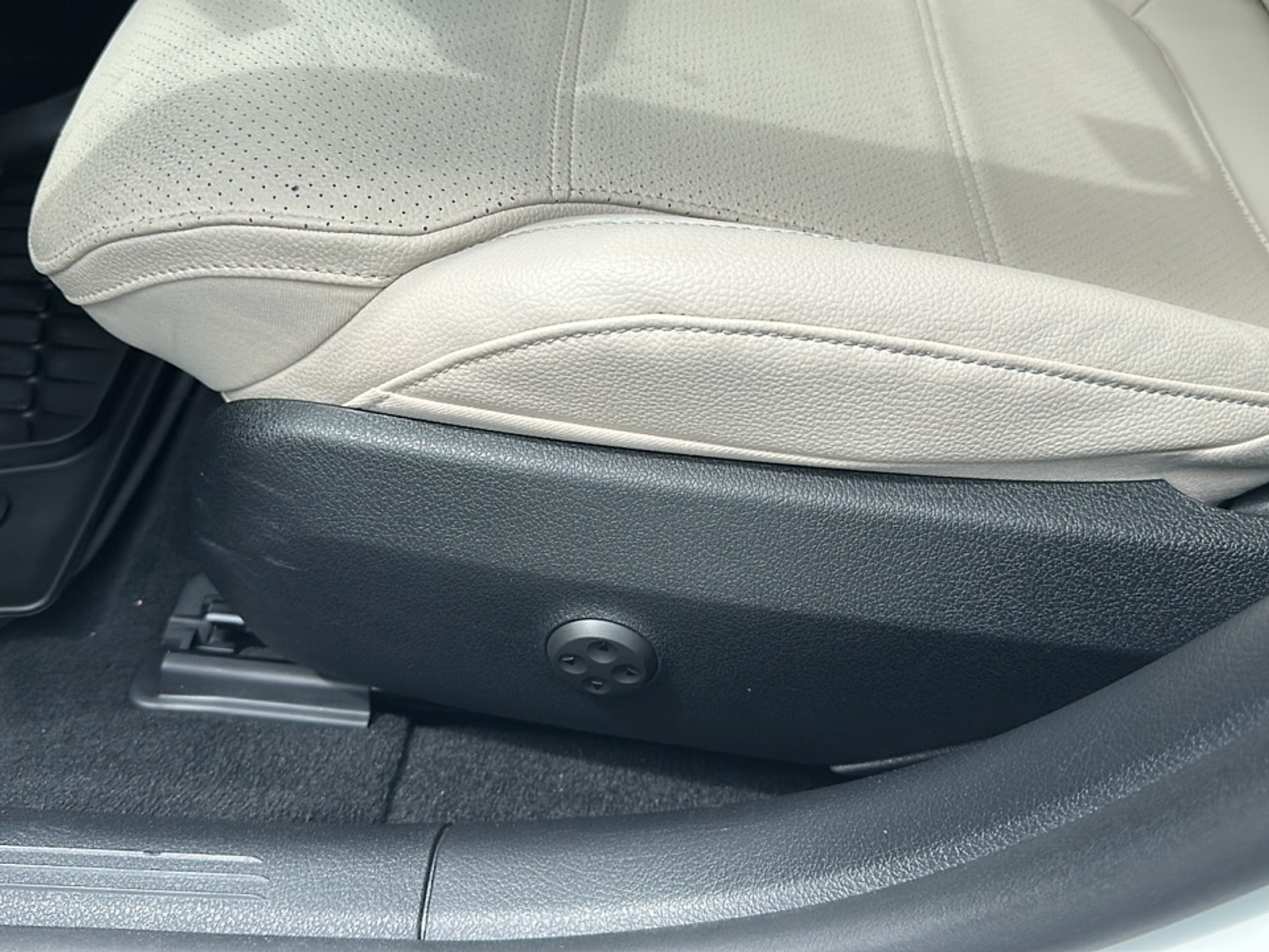 Used 2022 Polar White Mercedes-Benz C 300 image 15