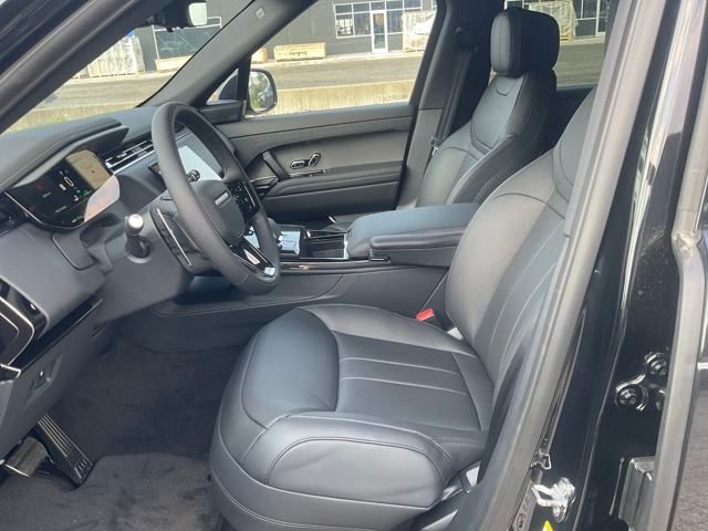 2025 Land Rover Range Rover Sport SE photo 9
