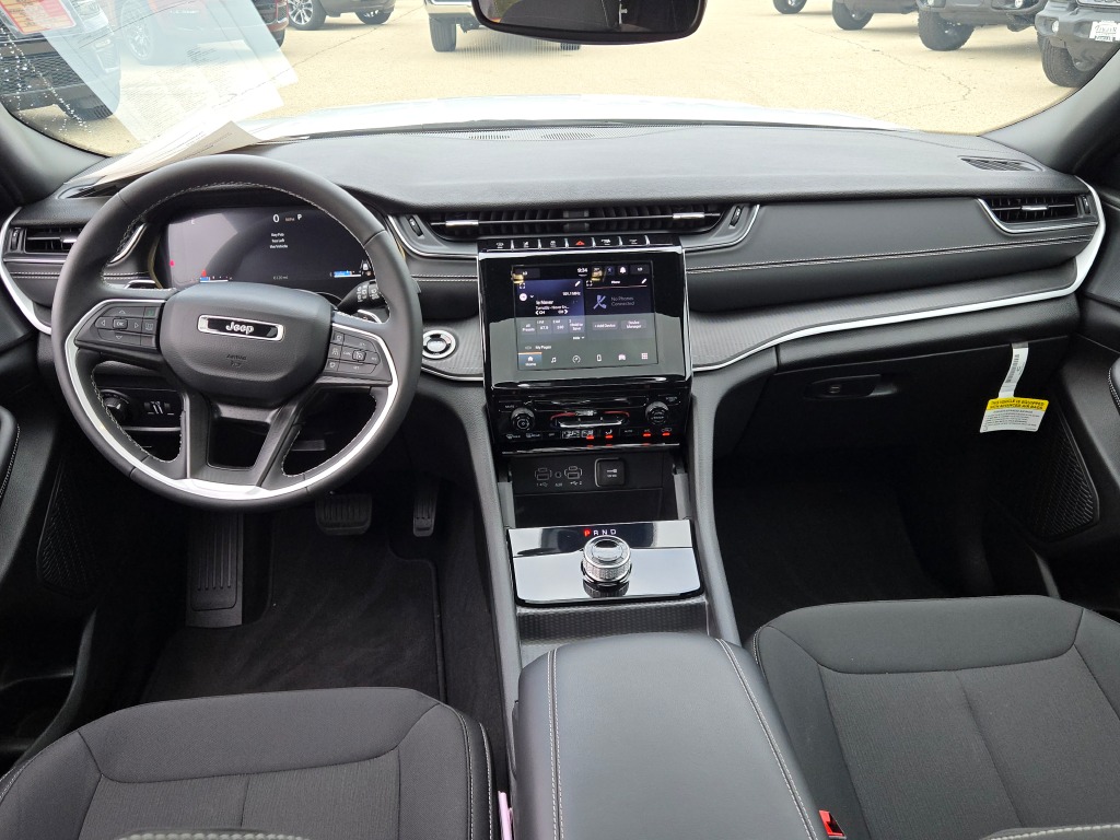2024 Jeep Grand Cherokee Laredo photo 21