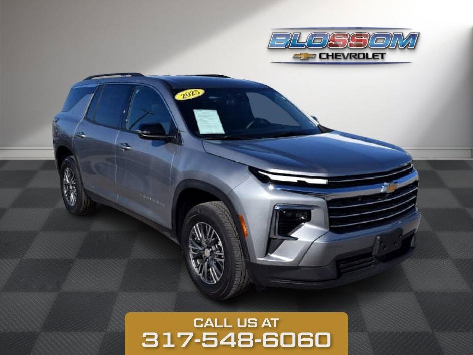 2025 Chevrolet Traverse LT's photo