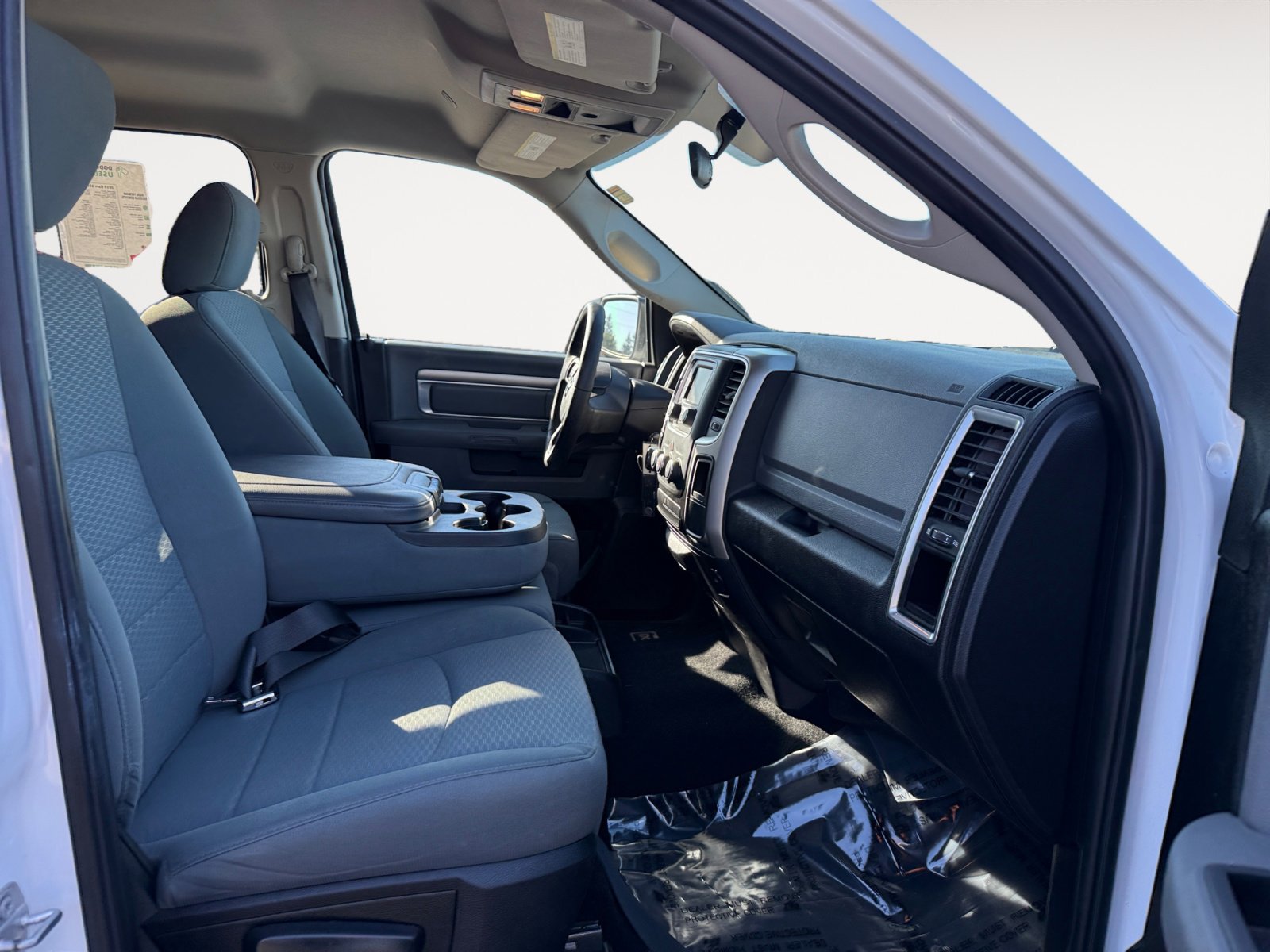 2019 Ram 1500 SLT photo 18
