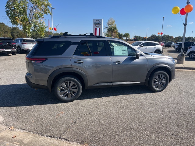 2025 Nissan Pathfinder SV photo 2
