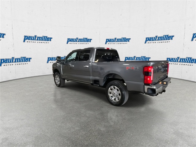 2025 Ford F-250 Lariat photo 3