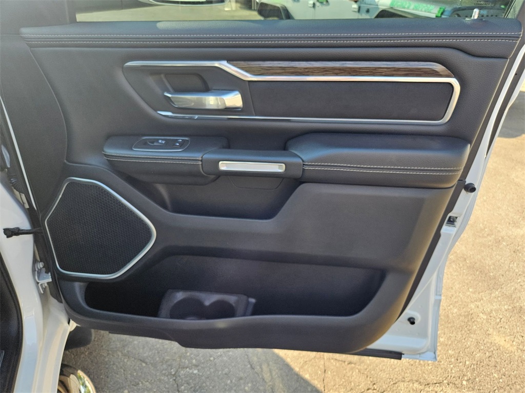 2019 Ram 1500 Laramie photo 17